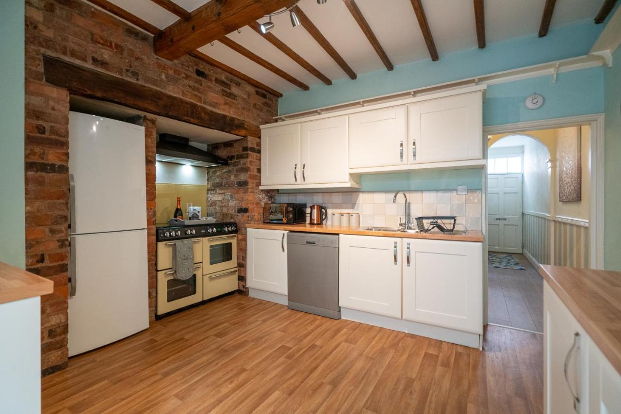 Вилла 18Th Century Townhouse In Chester City Centre Экстерьер фото